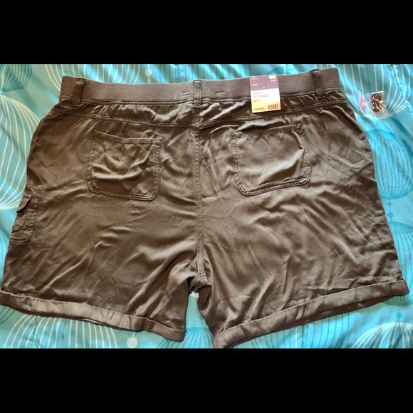 Shorts - Picture 6 of 6